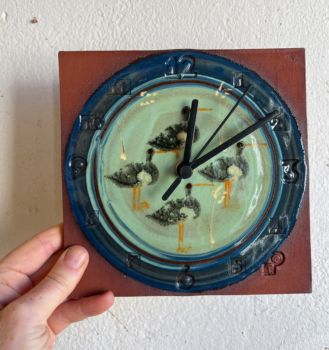 Oystercatcher Clock – Tyrii Pottery