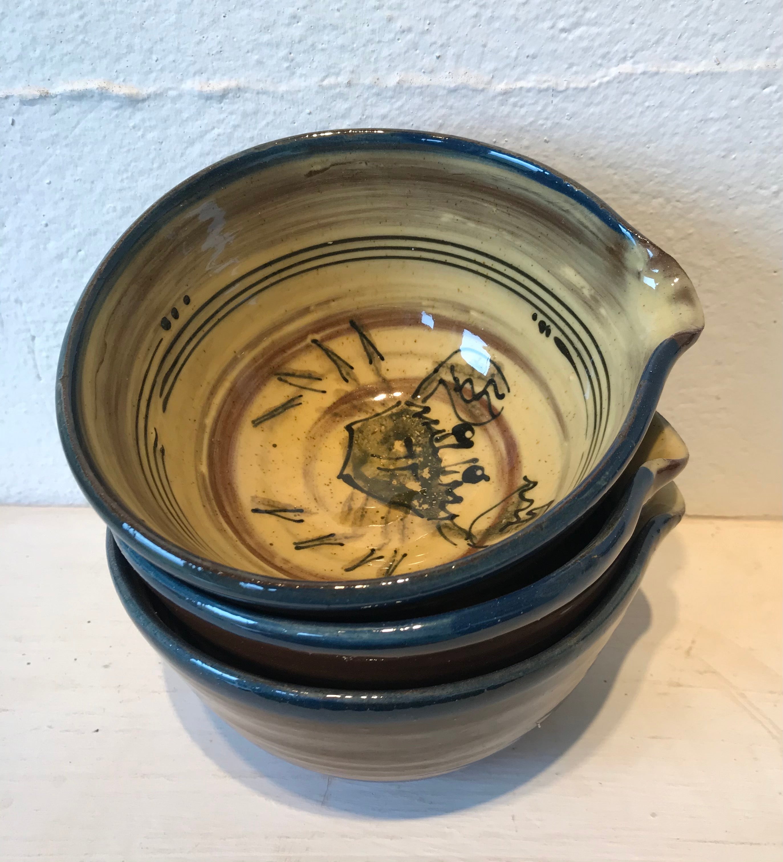 Cream Crab Pouring Bowl